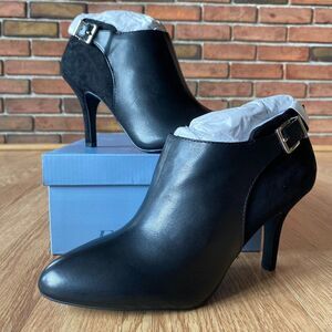 𝅺Essex Lane Jasmine Leather Buckle Heeled Ankle Booties